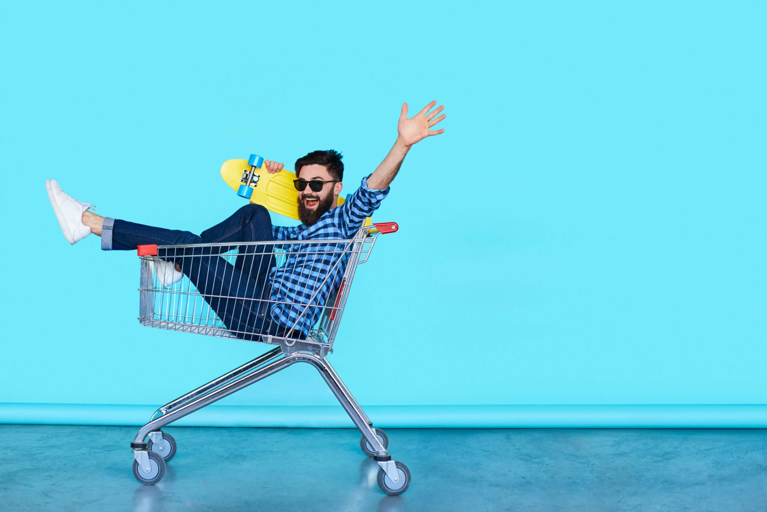 Kunde mit Einkaufswagen